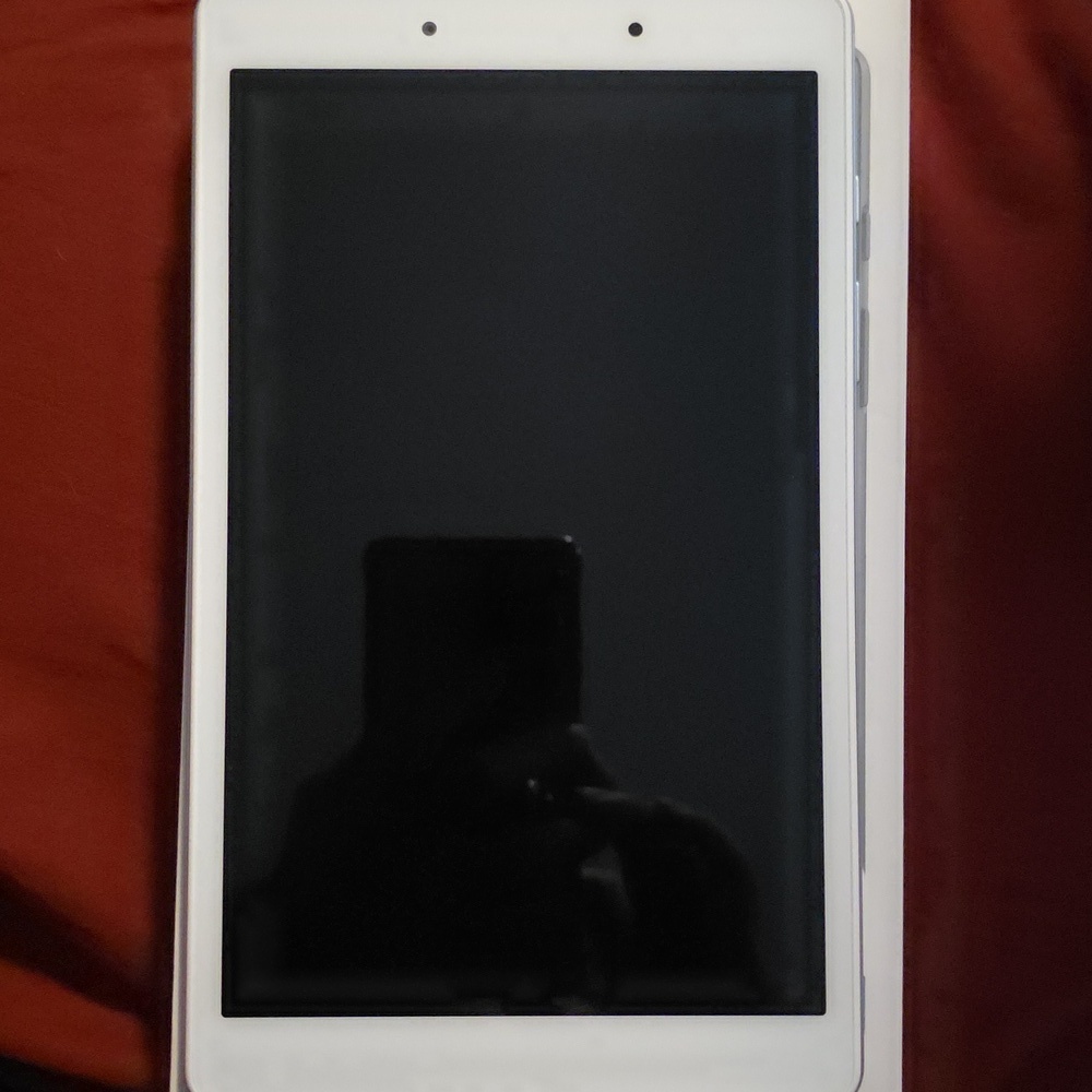 Samsung Galaxy Tab A 8.0" (2019) Wi-Fi tablet in silver. - Picture 5 of 9